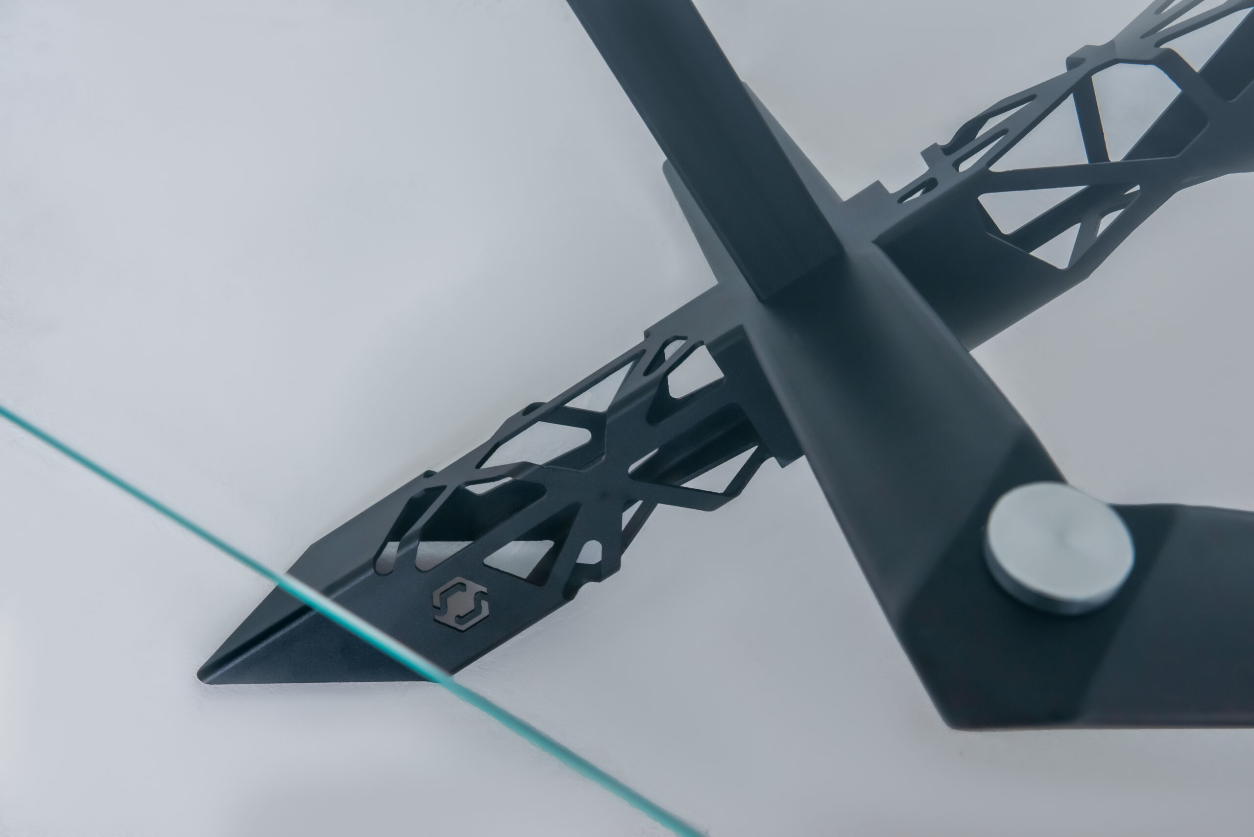 GRAVITA EGYPT stolík, čierny matný