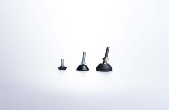 Nastaviteľné kovové nožičky