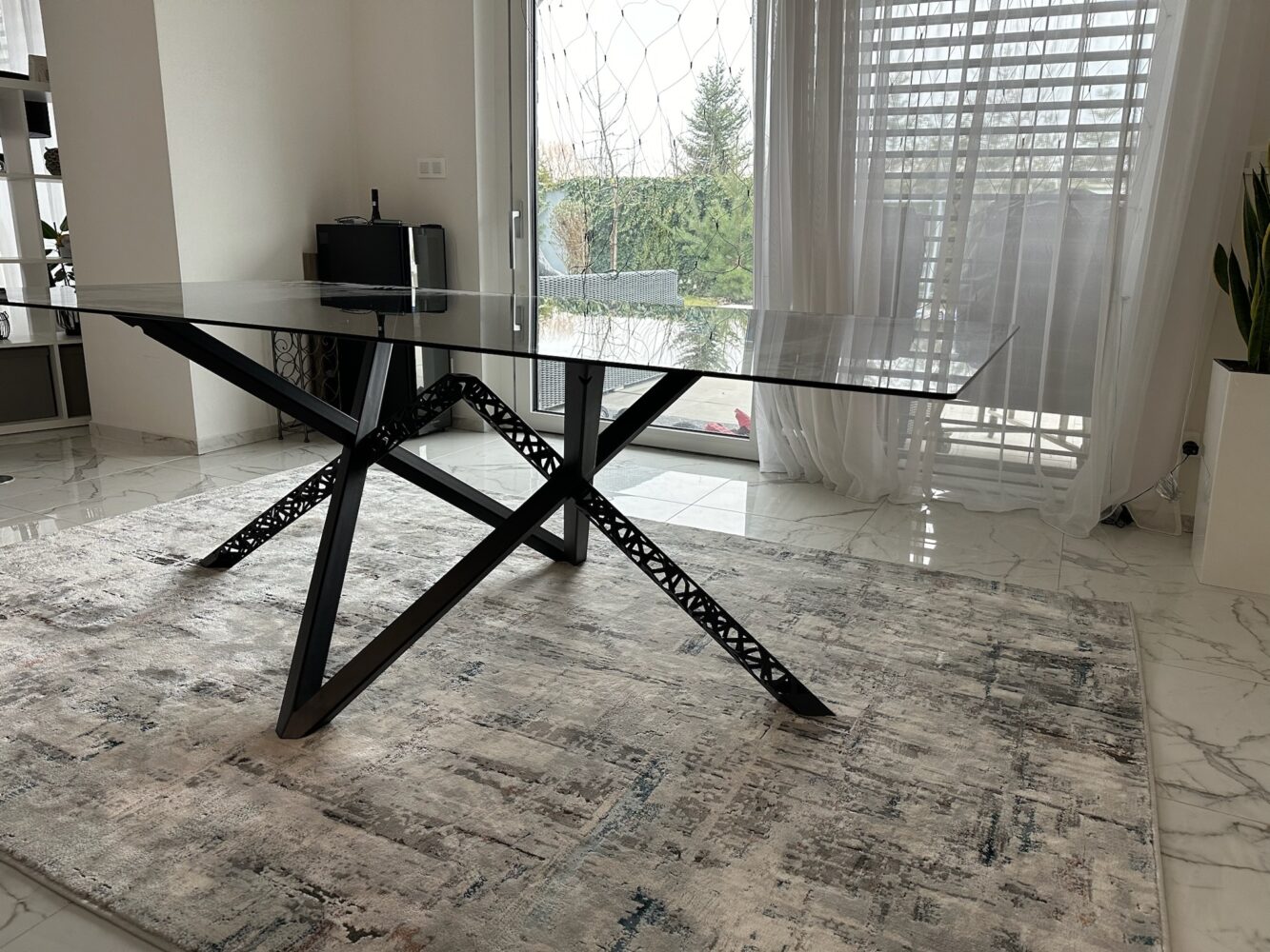 Jedálenský stôl sklenený MAESTY, čierny